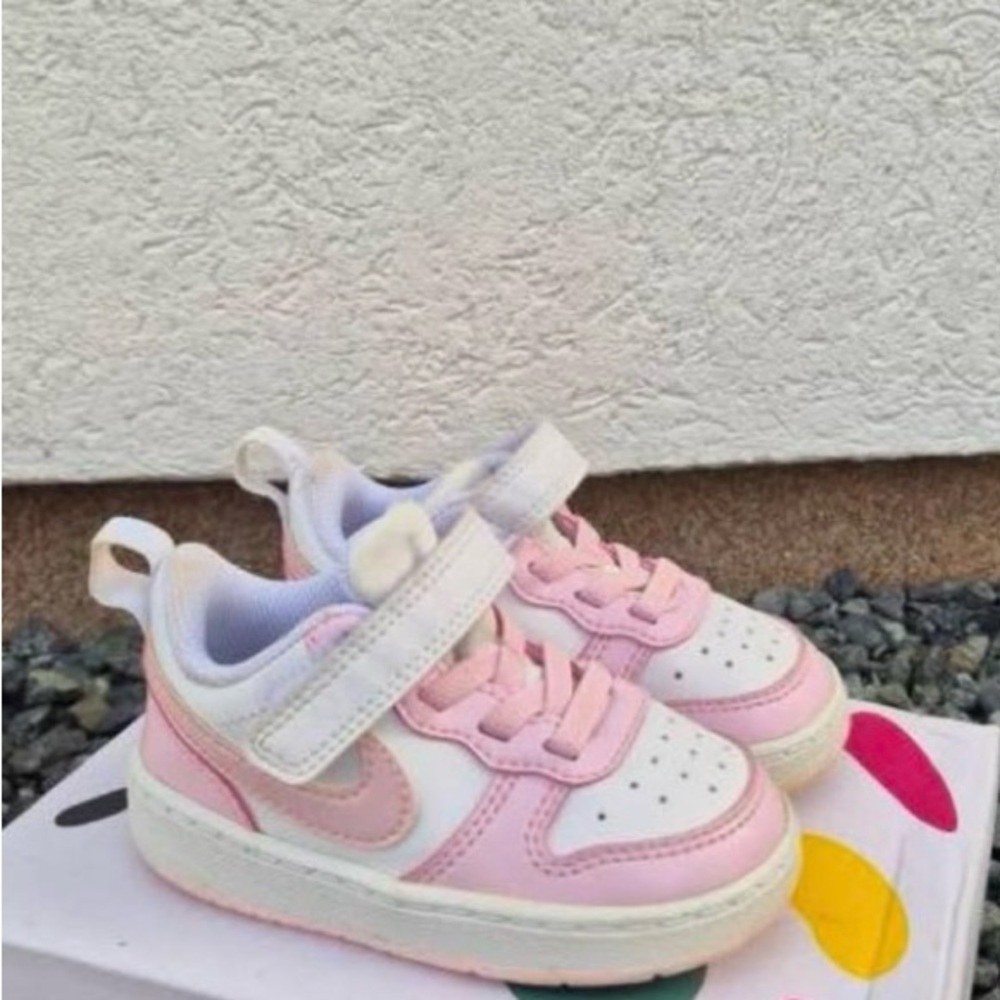 Nike Kids Sneakers in Pink and White